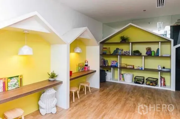 Condominium for rent in Phra Khanong, Bangkok - Bright children’s play and study room with built-in desks, stools and open shelving.