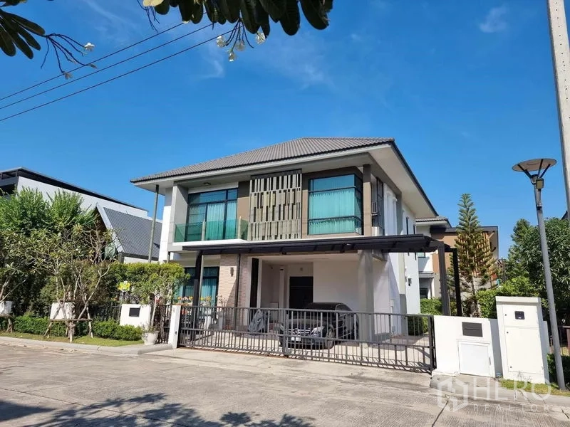 Detached House for sale in Bang Khun Thian, Bangkok - Modern two-storey detached house with gated carport on a quiet residential street.