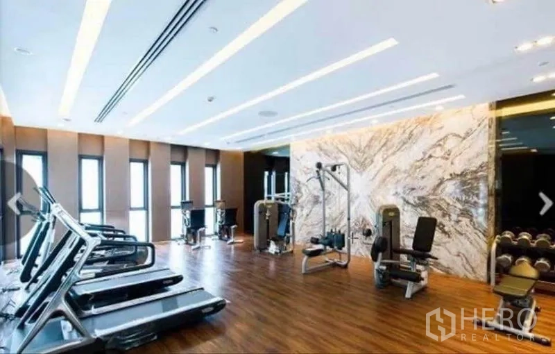 คอนโด ให้เช่าในWatthana, Bangkok - ฟิตเนสพร้อมลู่วิ่ง เครื่องออกกำลังกาย และพื้นไม้