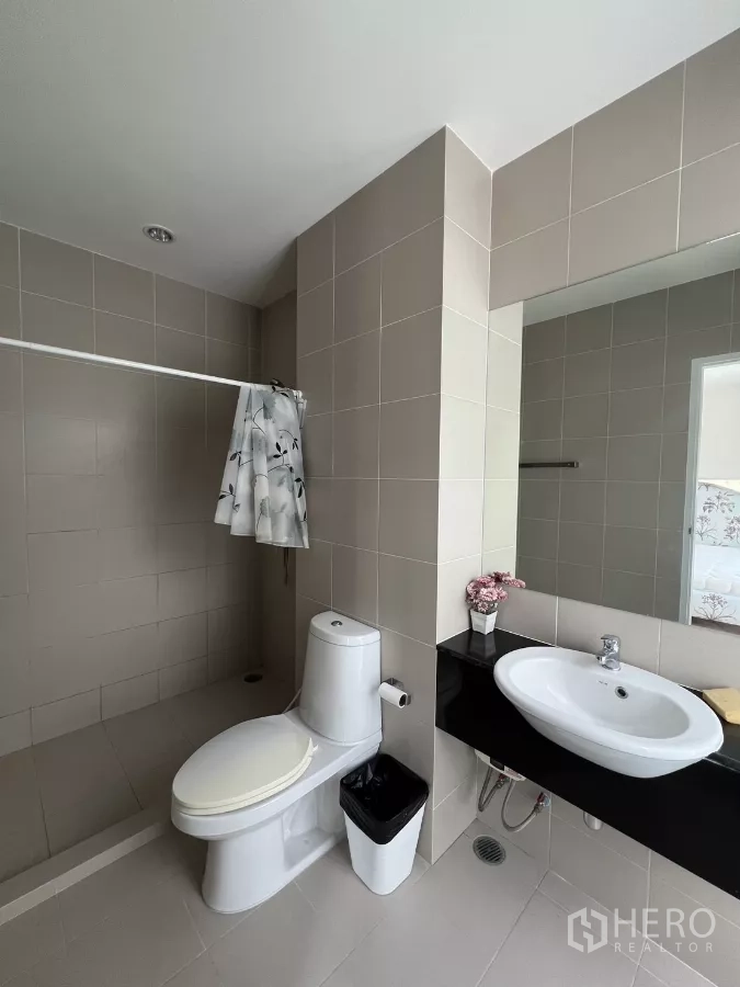 Townhouse for rent in Suan Luang, Bangkok - Upper hallway with railing and doors to bedrooms.