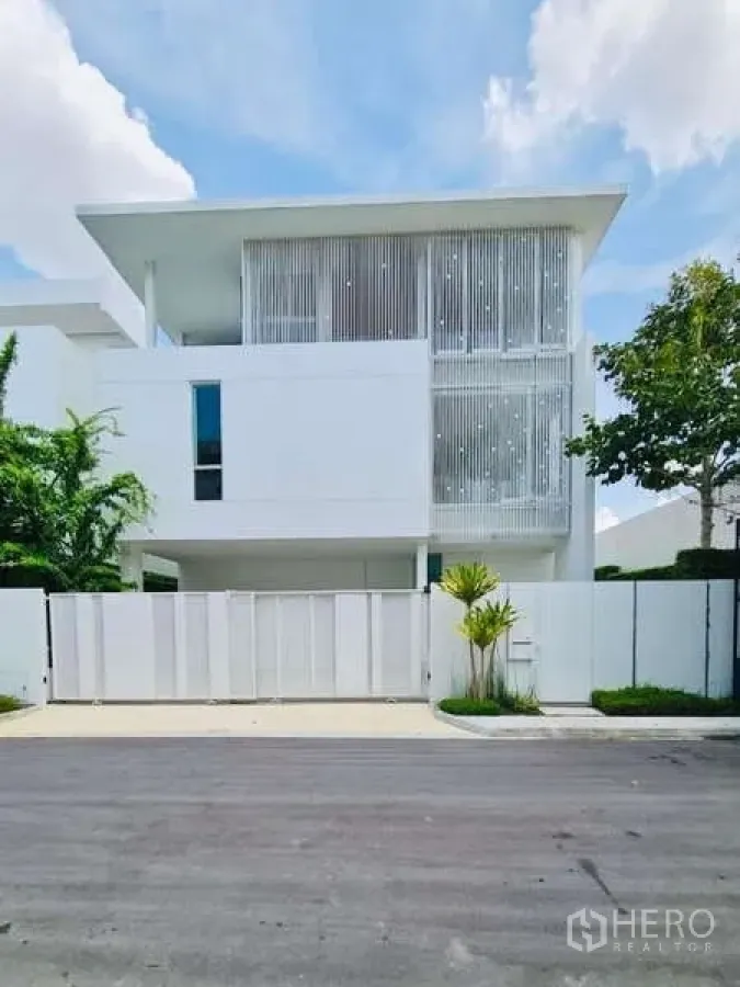 Detached House for rent in Bueng Kum, Bangkok - Front elevation showing gated entrance and parking area of the contemporary home.