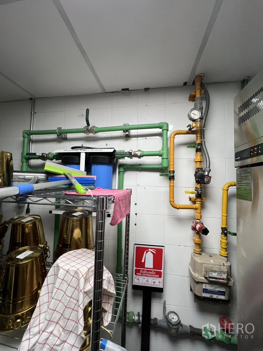 พื้นที่ขายปลีก ให้เช่า - ห้องยูทิลิตีพร้อมระบบกรองน้ำ ท่อแก๊ส และมิเตอร์ต่าง ๆ