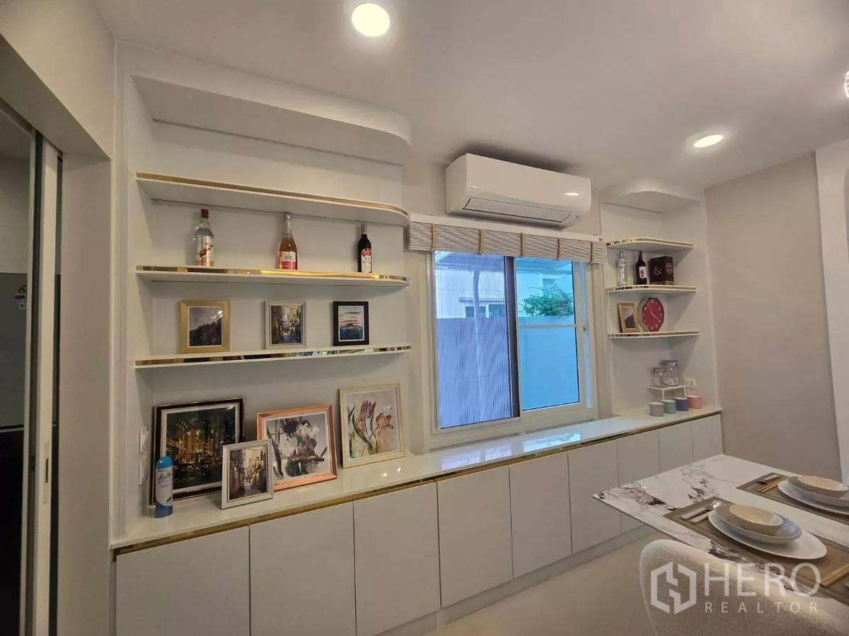 Detached House for rent in Bang Phli, Samut Prakan - Close-up of built-in shelves and cabinets in the dining area with window and air conditioner.