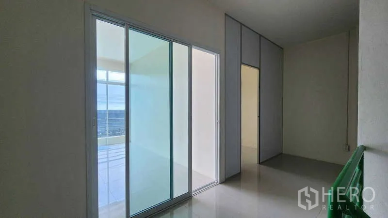 Factory for rent in Samut Sakhon - Small office zone with sliding glass partition and built-in storage panels.