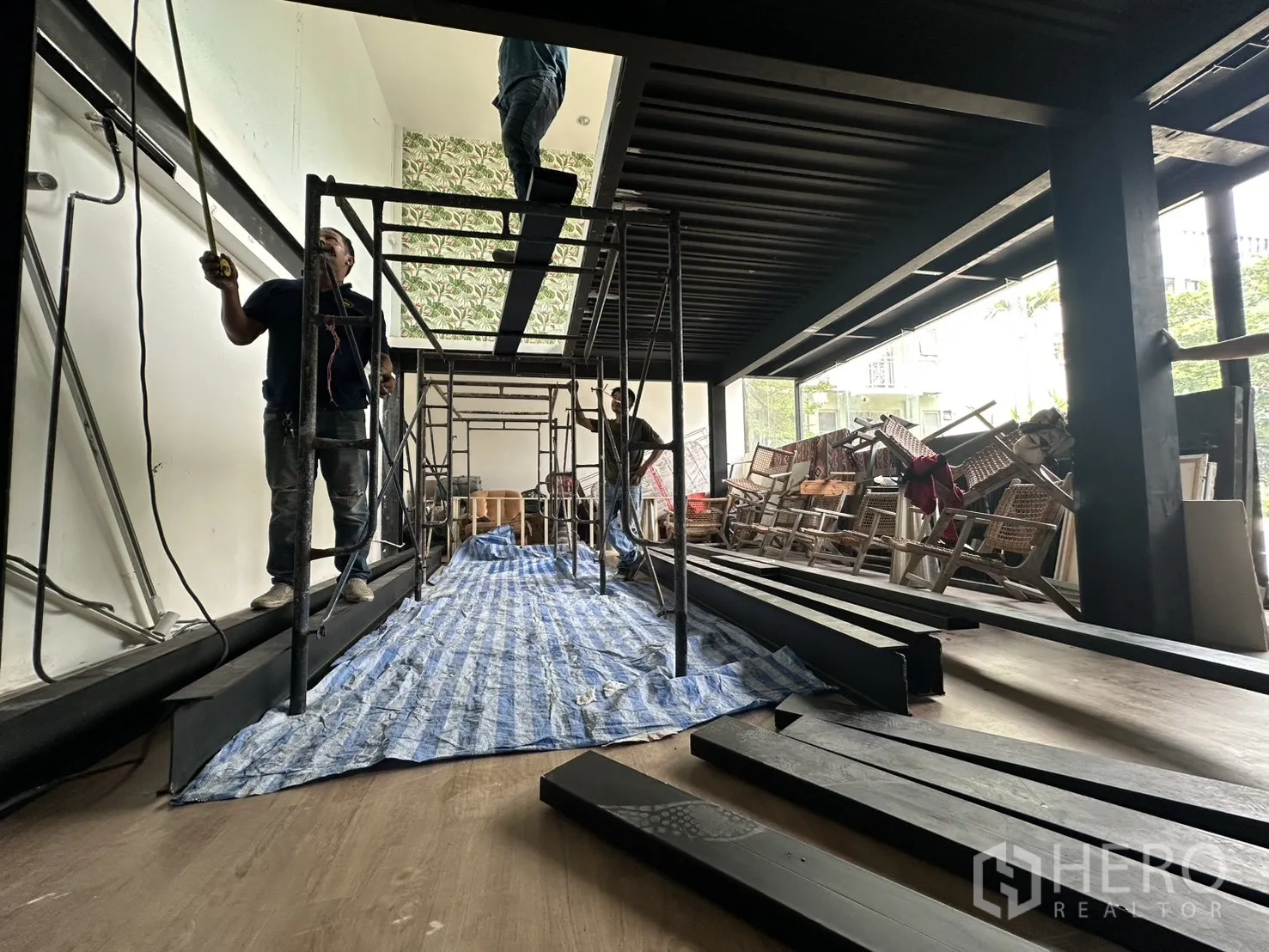 Retail Space for rent in Watthana, Bangkok - Construction area showing steel framing and floor-to-ceiling glazing on the upper level.