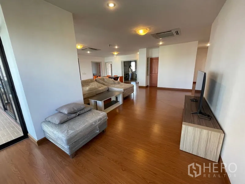 Condominium for rent in Watthana, Bangkok - Second covered balcony with planters and wrought-iron railing overlooking Ekkamai.