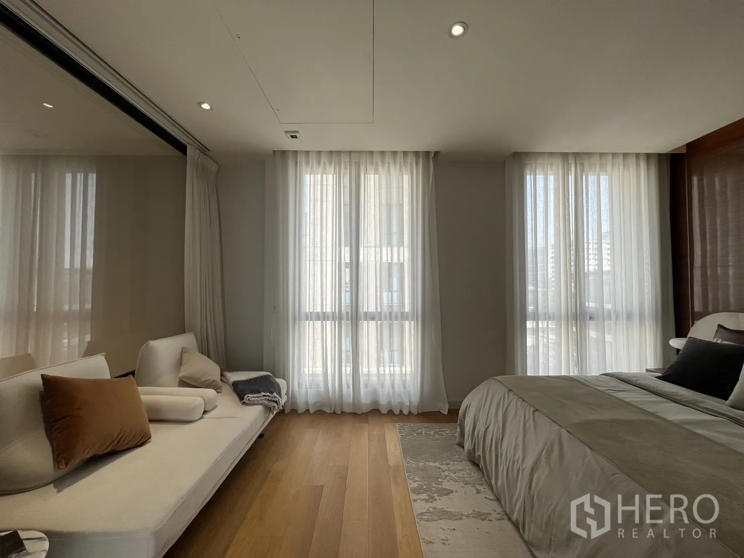 Property Image #25 for property HRE00581
