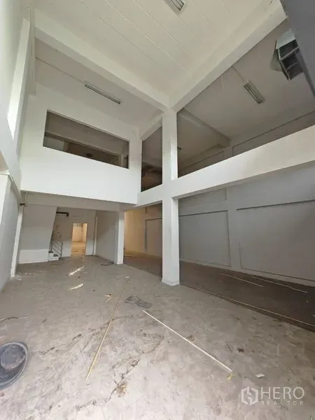 Home Office for rent or sale in Lam Luk Ka, Pathum Thani - Double-height open-plan space with white walls and structural columns, ideal for showroom or workspace.