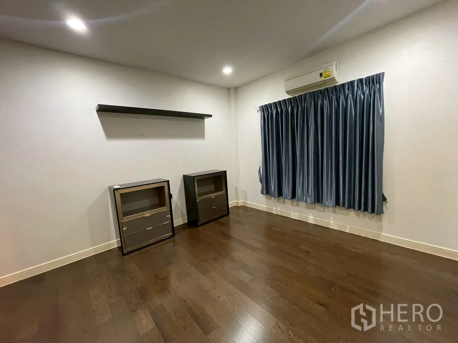 Detached House for rent in Bang Kapi, Bangkok - Alternate angle of the bedroom with two side cabinets and an air conditioner.
