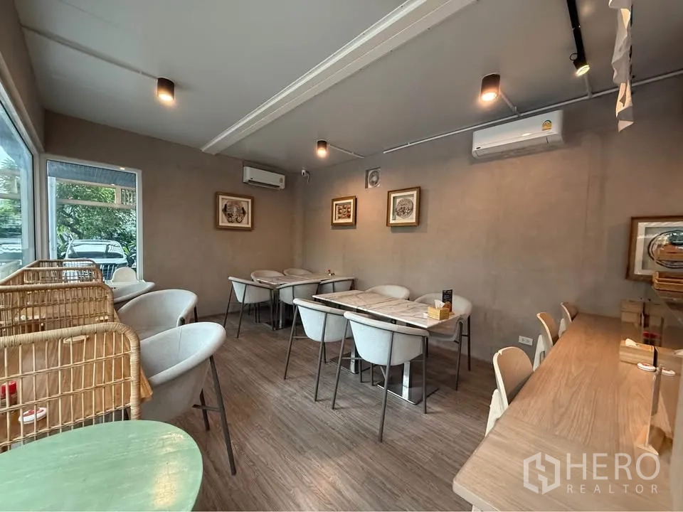 Retail Space for rent in Watthana, Bangkok - Air-conditioned dining space with multiple tables and large windows.