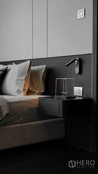 Condominium for rent or sale in Watthana, Bangkok - Close-up of bedside with built-in nightstand, reading light and power outlet.