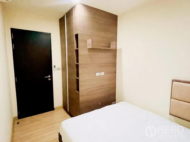 Condominium for rent - Second bedroom with compact wardrobe and built-in shelves.