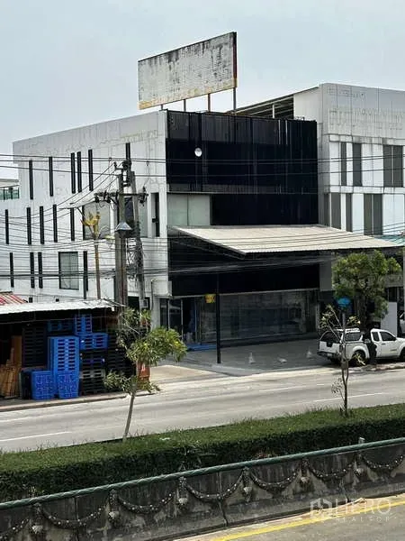 Home Office for rent or sale in Bang Phli, Samut Prakan - Modern multi-storey home office with black-and-white facade, wide frontage and forecourt parking on a main road in Bang Phli.