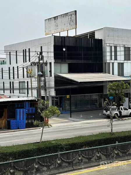 Home Office for rent or sale in Bang Phli, Samut Prakan - Modern multi-storey home office with black-and-white facade, wide frontage and forecourt parking on a main road in Bang Phli.