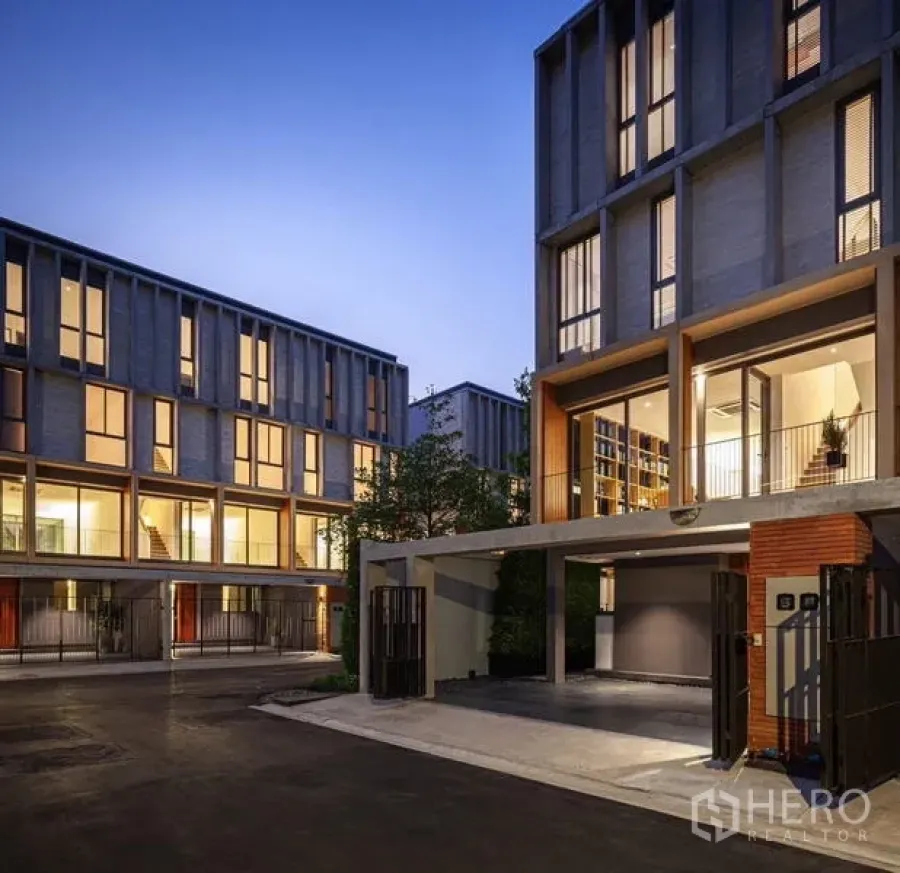 Townhouse for rent - Evening exterior of modern townhouse cluster with warm interior lights
