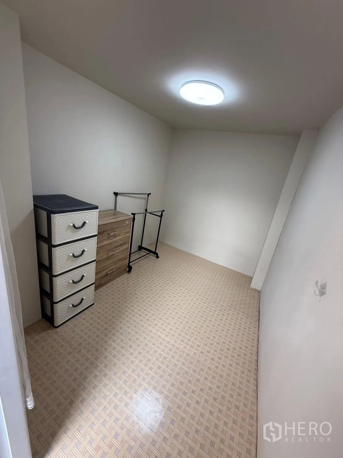 Property Image #16 for property HRE00370