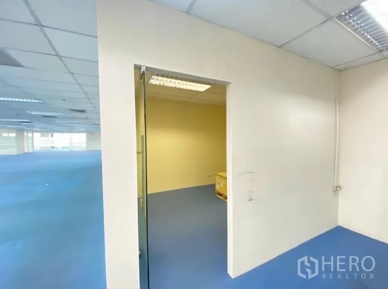 Office Space for rent in Chatuchak, Bangkok - Partitioned office room with glass door connected to a large open-plan workspace.