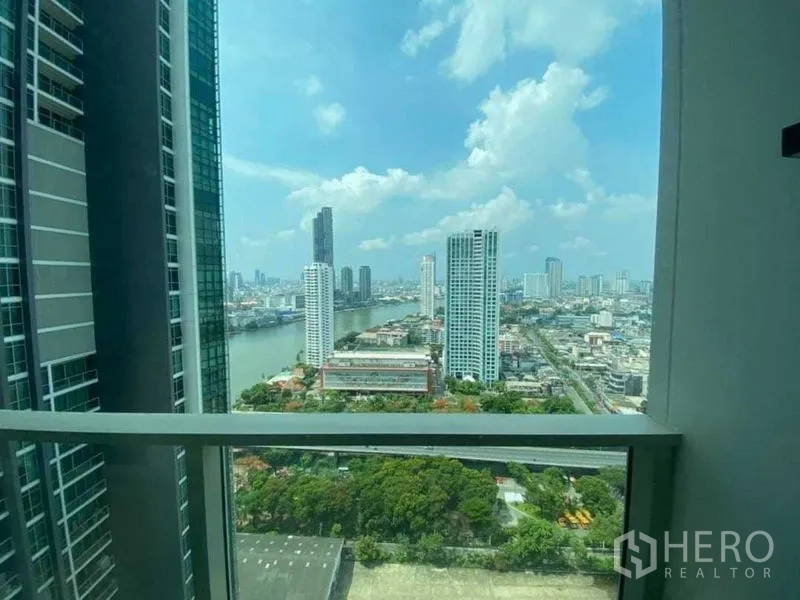 คอนโด ให้เช่าในKhlong San, Bangkok - วิวจากระเบียงคั่นระหว่างตึก เห็นแม่น้ำเจ้าพระยาและเมือง