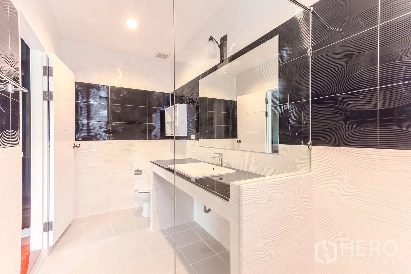 Property Image #17 for property HRE00304