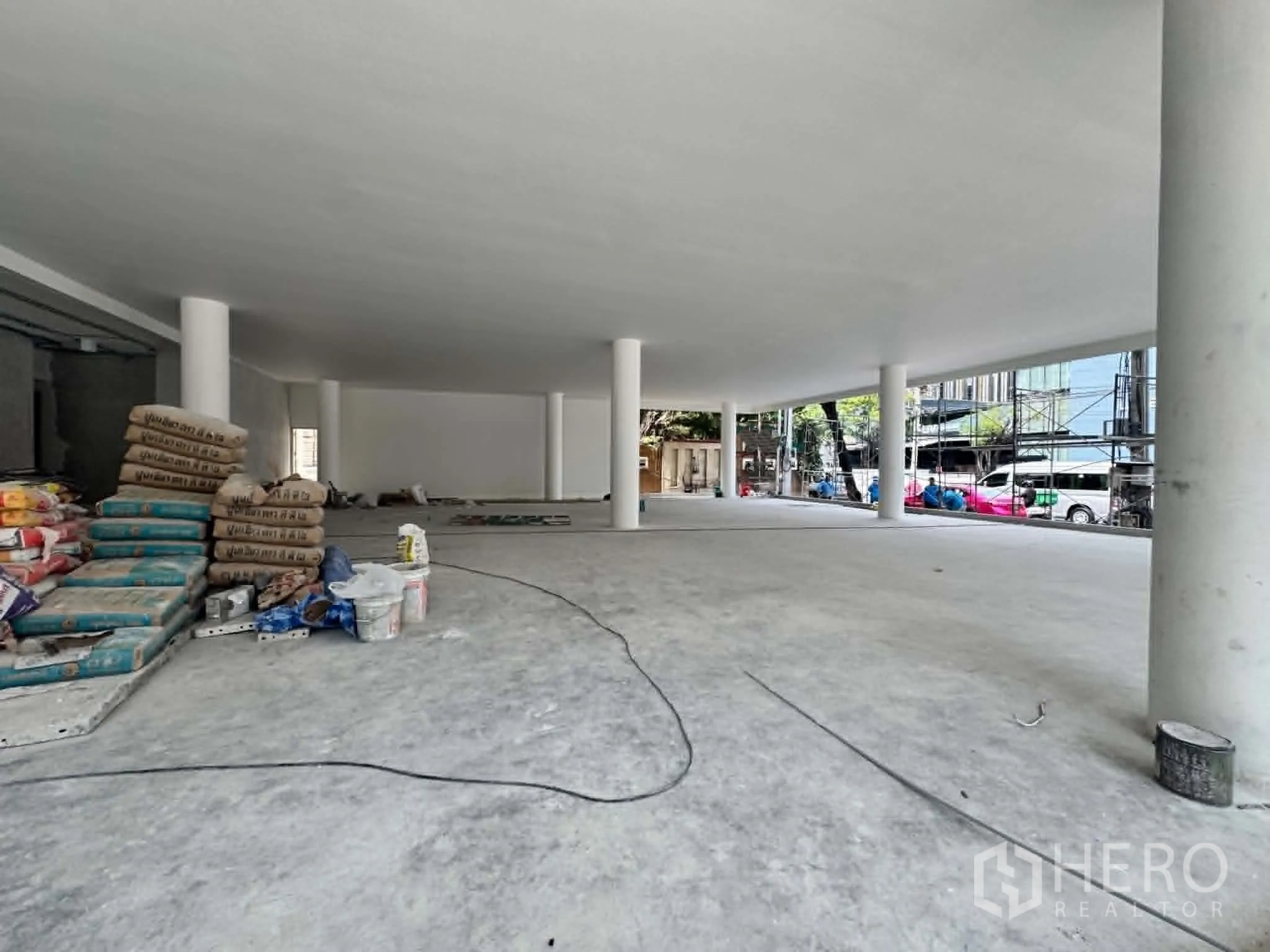 Retail Space for rent in Watthana, Bangkok - Spacious open-plan interior with concrete floor and round columns under renovation.