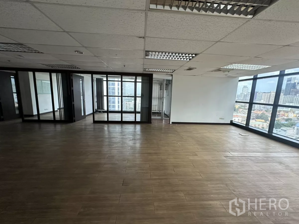 Office Space for rent in Watthana, Bangkok - Open-plan office with wall-to-wall windows overlooking Bangkok’s skyline and glass meeting rooms.