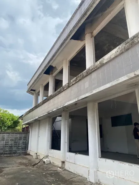 Office Space for sale in Wang Thonglang, Bangkok - Side view of the office exterior showing a row of pillars and an open upper level.