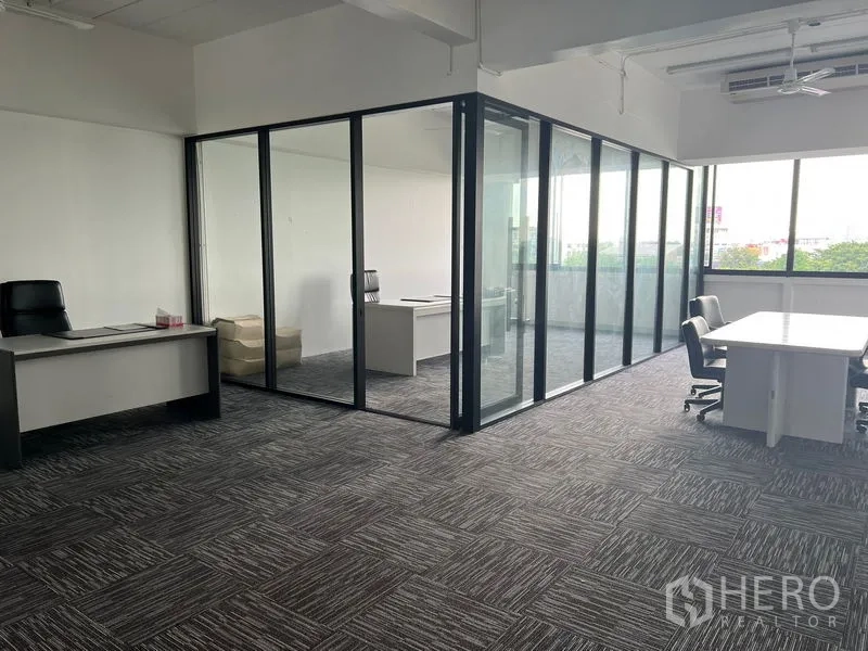 Office Space for rent in Mueang Samut Prakan, Samut Prakan - Carpeted manager’s office and meeting table within a glass enclosure.