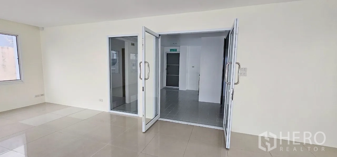 Office Space for rent in Bueng Kum, Bangkok - Interior staircase with stainless-steel handrails and non-slip tile steps.