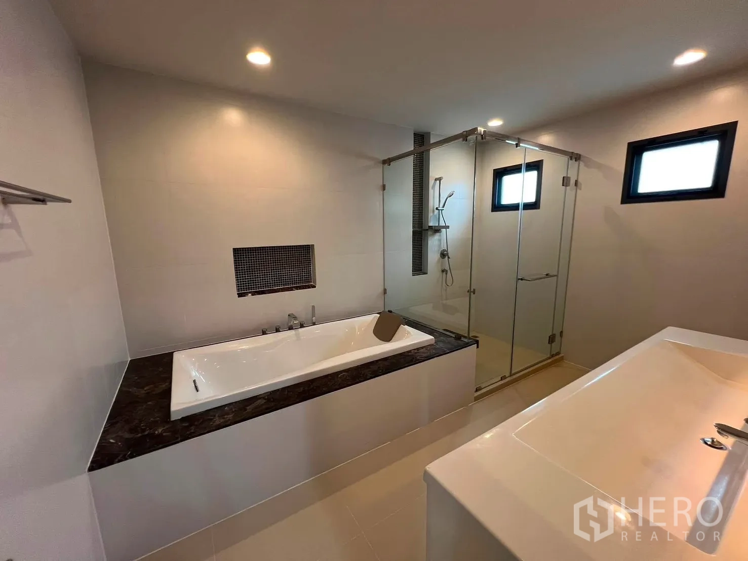 Property Image #14 for property HRE00912