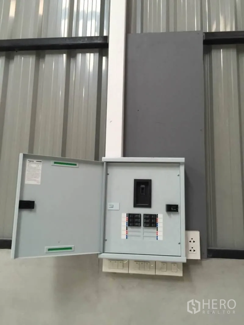 Warehouse for rent in Lat Phrao, Bangkok - Wall-mounted electrical distribution board with multiple outlets.
