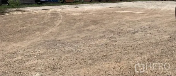 Land for rent in Lam Luk Ka, Pathum Thani - Wide open compacted‑soil land parcel with flat terrain, ideal for truck access and future development.