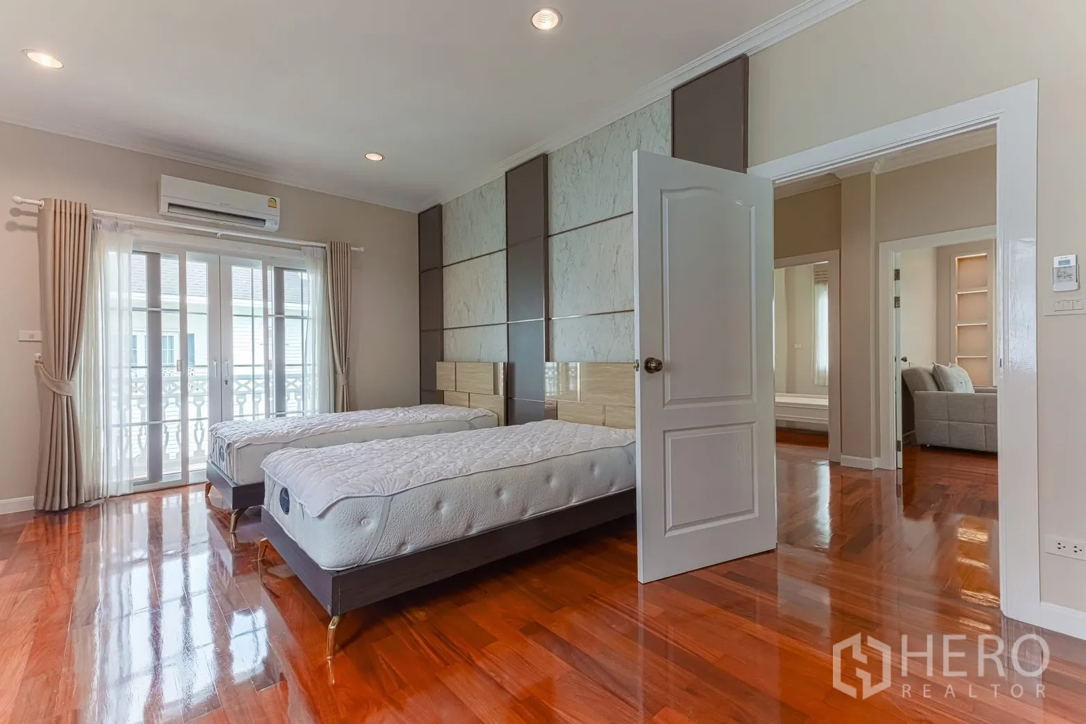 Property Image #19 for property HRE00304