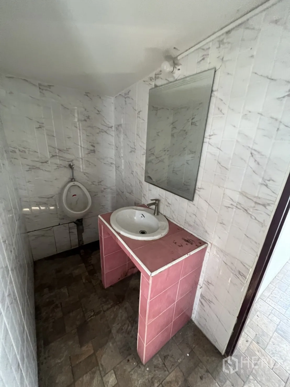 Home Office for rent in Watthana, Bangkok - Covered parking area with storage cabinets and concrete floor.