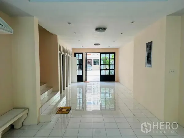 Home Office for rent - Ground-floor foyer or showroom with glossy white tiles and double glass doors to the street.