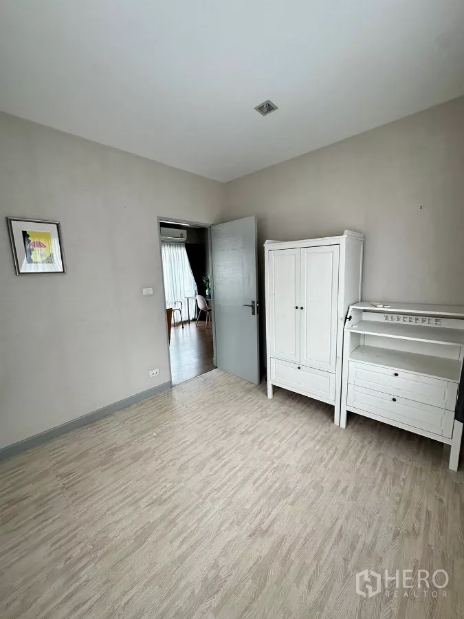 Detached House for rent in Saphan Sung, Bangkok - Same room viewed toward doorway with white wardrobe and console.