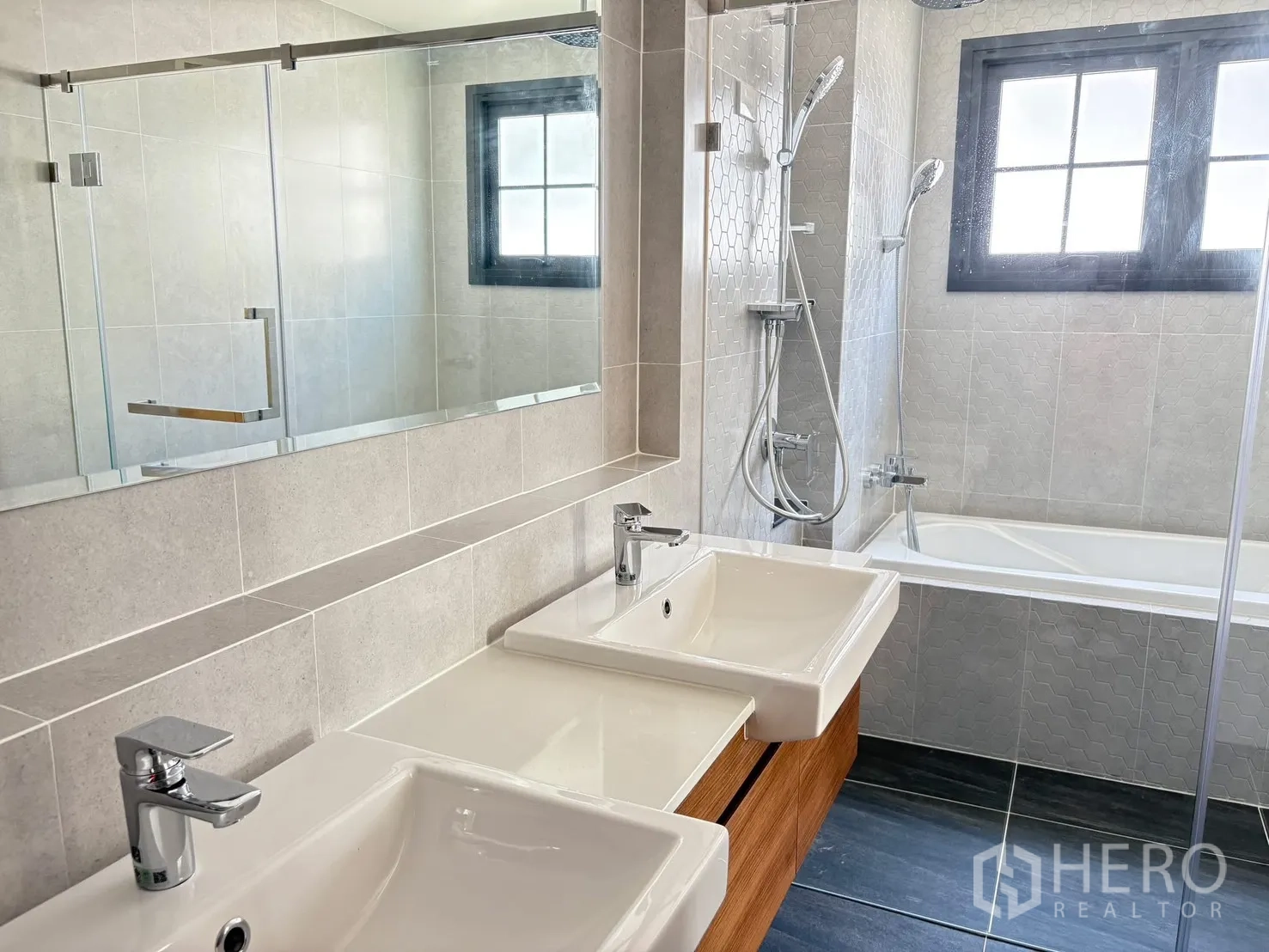 Detached House for rent in Bang Phli, Samut Prakan - Bright bathroom with double vanity sinks, large mirror and shower-over-bath setup.