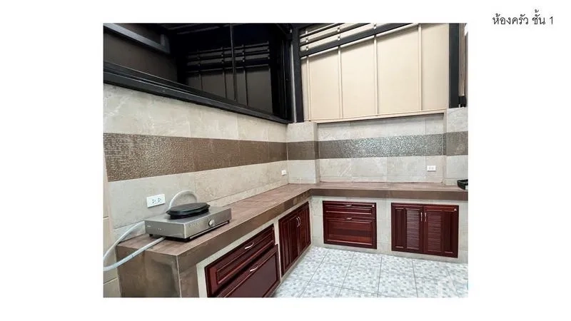 สำนักงานที่บ้าน ให้เช่า - ห้องครัวบิวท์อิน ผนังกระเบื้อง เคาน์เตอร์ยาว และตู้ไม้