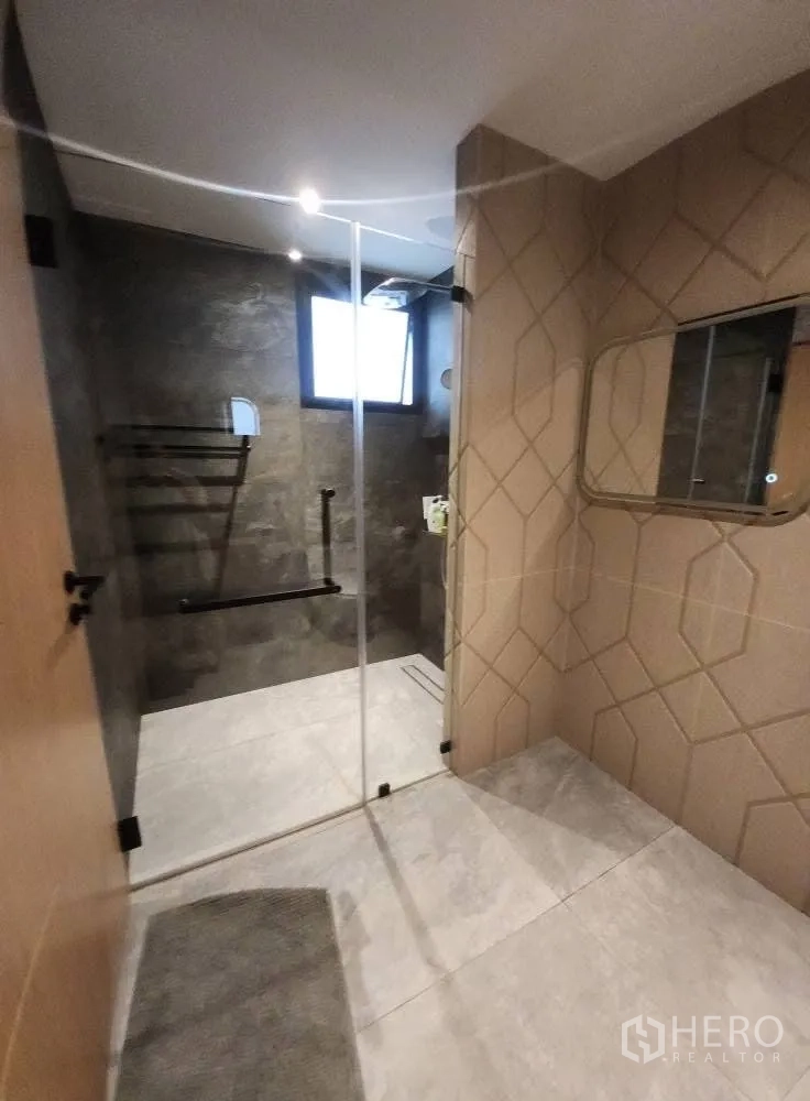Detached House for rent in Bang Phli, Samut Prakan - Contemporary bathroom with a glass-enclosed rain shower and geometric wall tiles.
