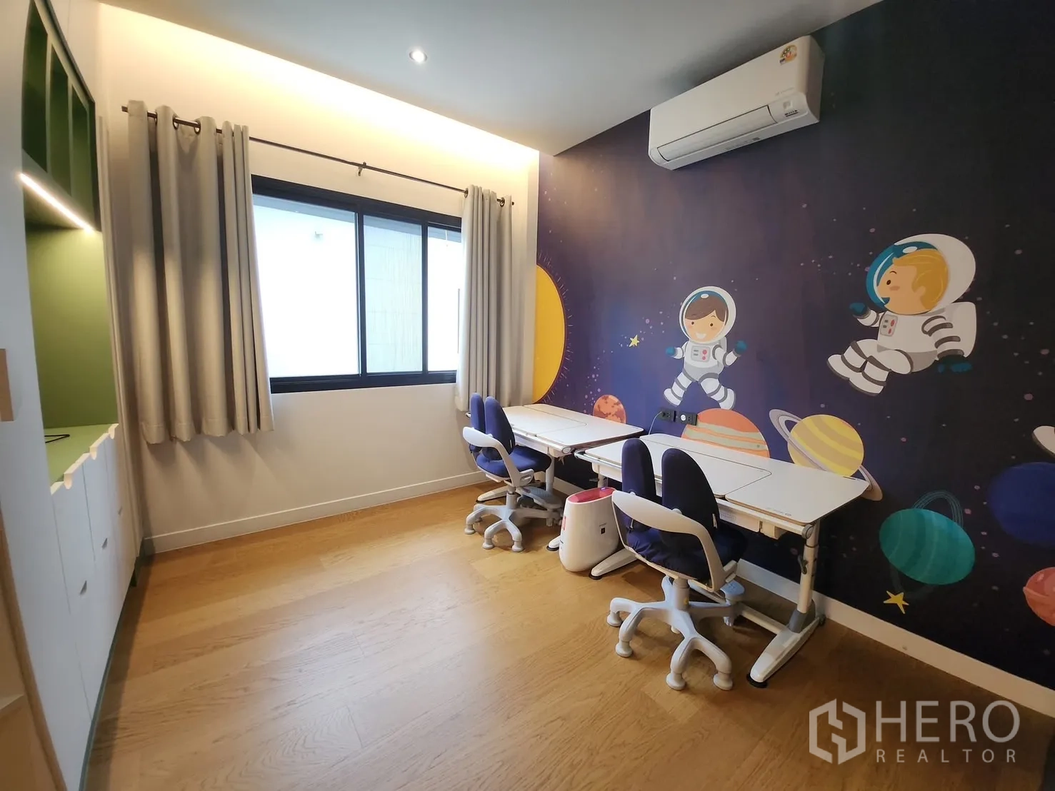 Detached House for rent in Bang Phli, Samut Prakan - Study area with desks and a space-themed mural enjoying bright natural light.