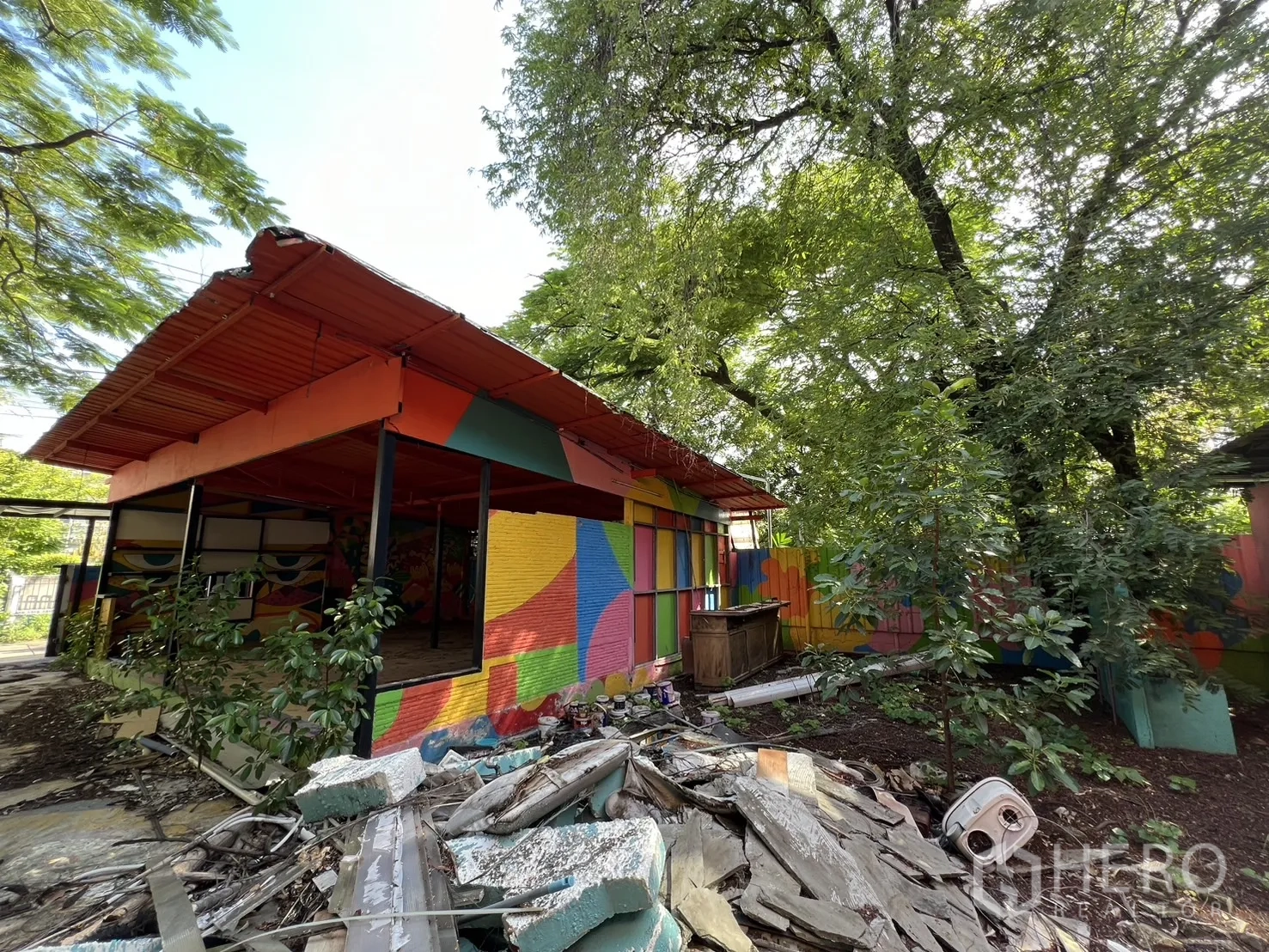 Detached House for rent in Watthana, Bangkok - Bright glass-walled room with partially removed flooring and murals.