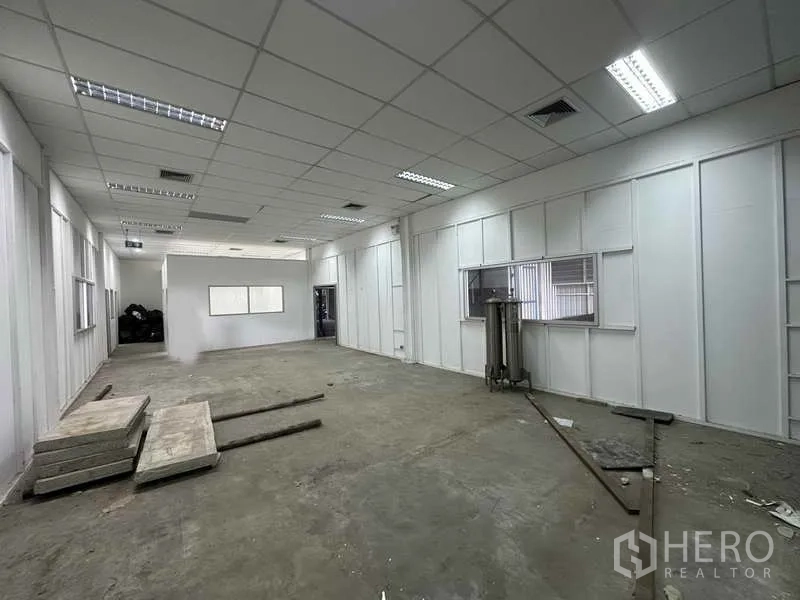 Home Office for rent in Bang Khen, Nonthaburi - Open-plan office space with a partitioned room and drop ceiling, ready for fit-out.