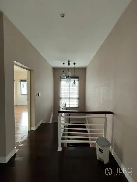 Detached House for rent in Bang Kapi, Bangkok - Upper hallway with railing, pendant lights and window.
