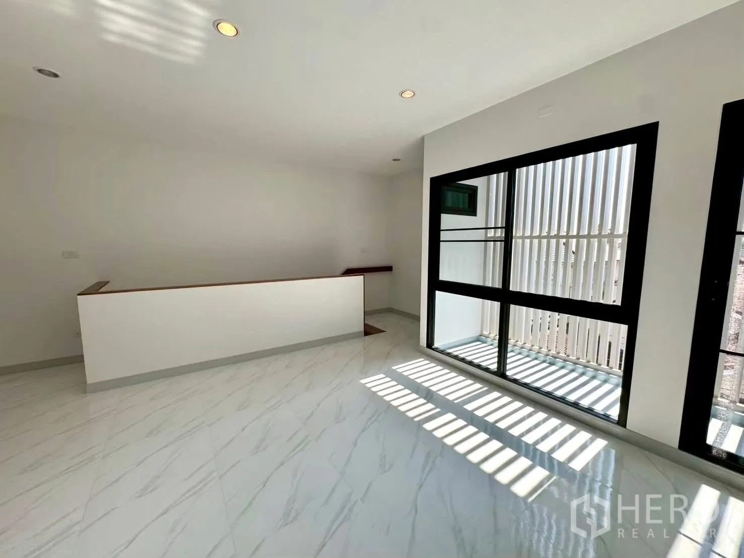 Home Office for rent in Wang Thonglang, Bangkok - Bright upper floor area with large windows and sliding door to balcony.