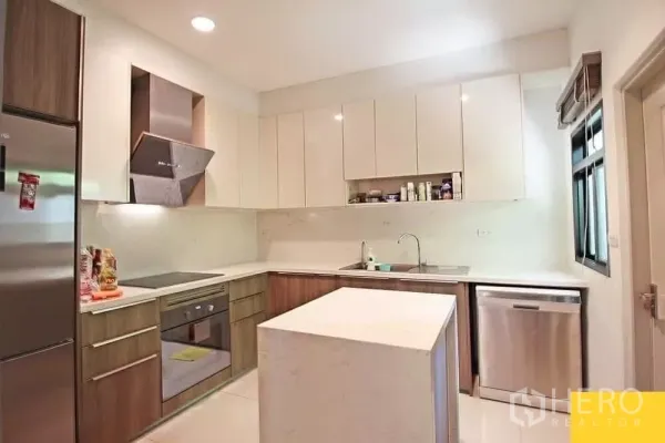 Detached House for rent in Bang Khae, Bangkok - Modern built-in kitchen with island, sleek cabinetry, electric stove, oven and dishwasher.