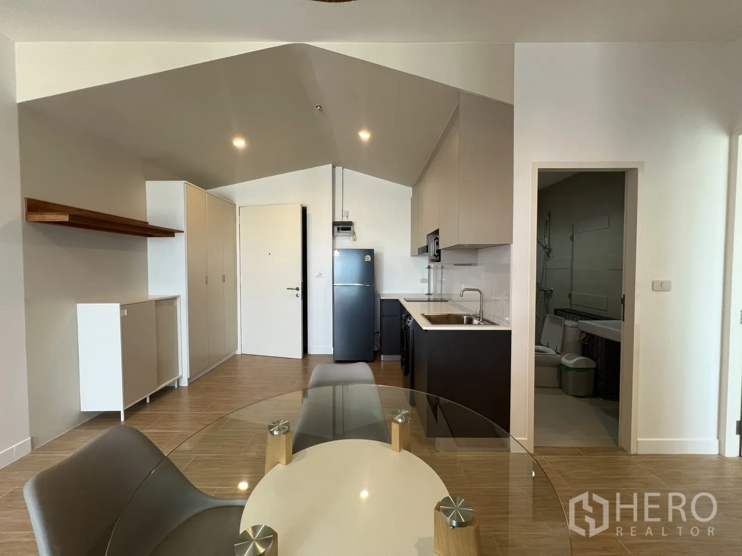 Condominium for rent in Bang Kapi, Bangkok - Compact bedroom with a single bed, wardrobe, mirror, and built-in desk.