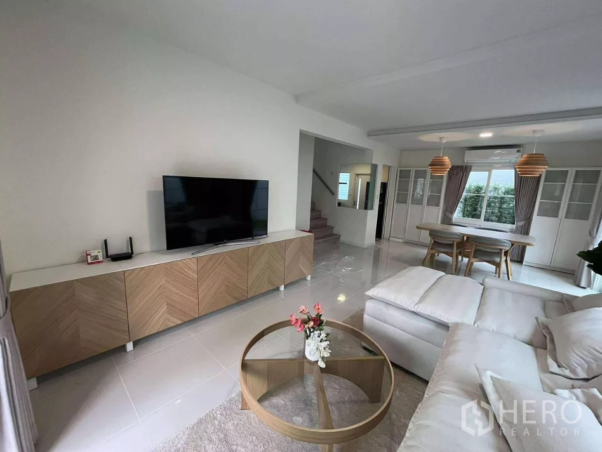 Detached House for rent in Bang Phli, Samut Prakan - TV wall with long wood console facing the lounge in a modern detached house.