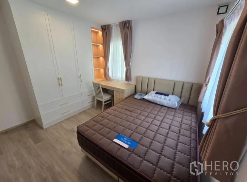 Property Image #17 for property HRE00229