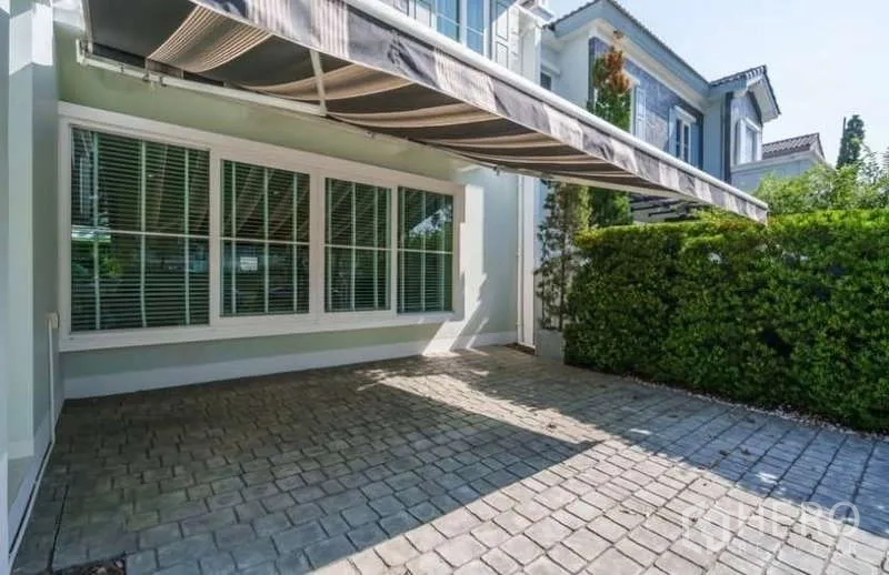 Detached House for rent in Prawet, Bangkok - Covered carport with retractable striped awning and large front windows.