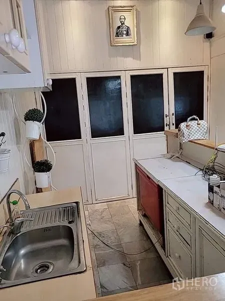 Detached House for rent - Compact kitchen with sink, cabinetry and pendant lighting.