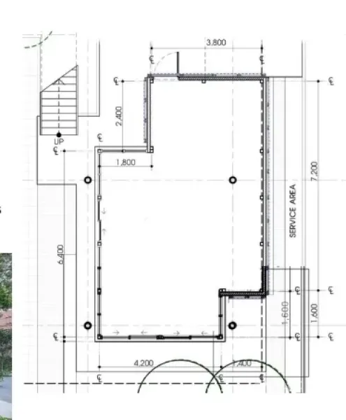 พื้นที่ขายปลีก ให้เช่าในKhlong Toei, Bangkok - ผังพื้นแสดงการจัดวางพื้นที่ค้าปลีกขนาดประมาณ 42 ตร.ม. พร้อมโซนบริการ